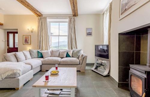 Cockermouth House | Comfortable 8-Bed Hotel in Cockermouth with Family Amenities