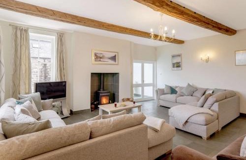 Cockermouth House | Comfortable 8-Bed Hotel in Cockermouth with Family Amenities