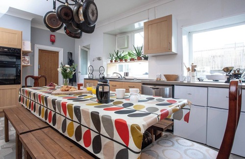 Brixham Cottage | Spacious 8-Bedroom Retreat with Ocean View in Brixham