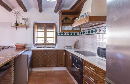 Iznajar House | Spacious 8-Bedroom Retreat in Iznájar with Pool & Spa