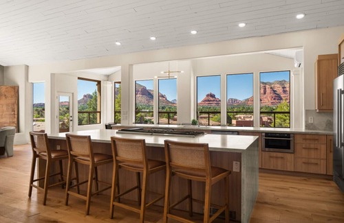 Oak Creek House | 8-Bedroom Red Rock Retreat l Pool l Hot Tub l Pickleball l Playground l Putting Green
