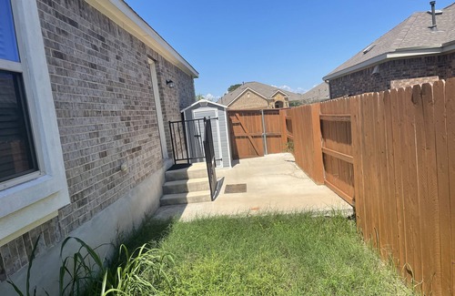 Round Rock House | Perfect for Crews: 8 Beds, Pet Friendly & Top Rated Home!