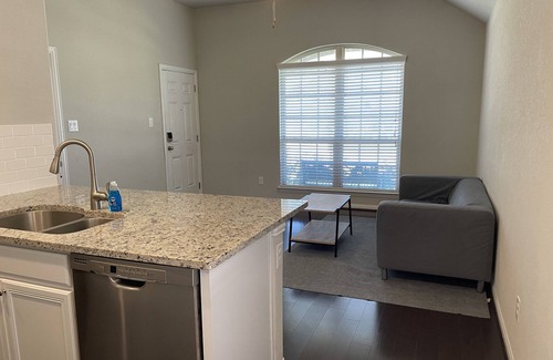 Round Rock House | Perfect for Crews: 8 Beds, Pet Friendly & Top Rated Home!