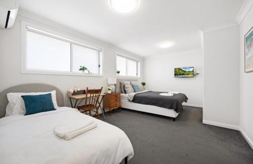 Austral Villa | Ideal 4-Star Stay: 8 Beds & Office Suites at Austral3