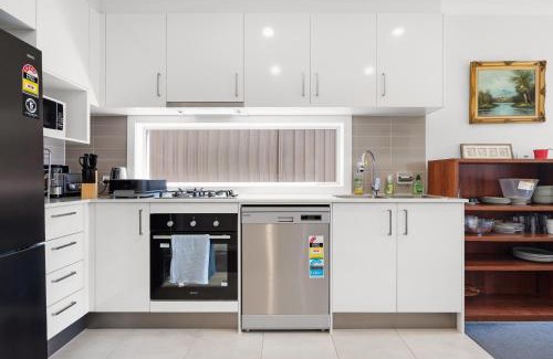 Austral Villa | Ideal 4-Star Stay: 8 Beds & Office Suites at Austral3