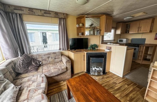Heacham House | Cozy 8 Berth Caravan by the Beach in Heacham, Norfolk