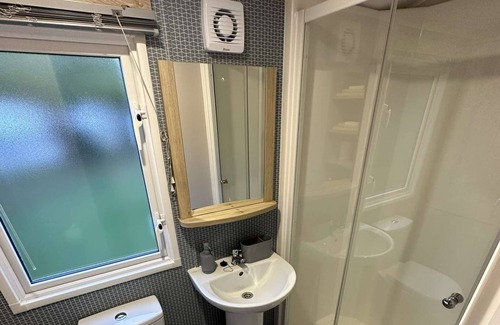 Selsey House | Family-Friendly 8 Berth Caravan at Seal Bay Resort