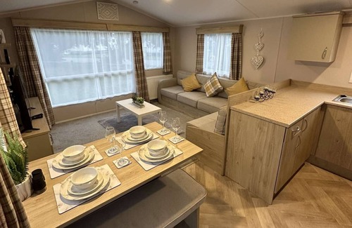 Selsey House | Family-Friendly 8 Berth Caravan at Seal Bay Resort
