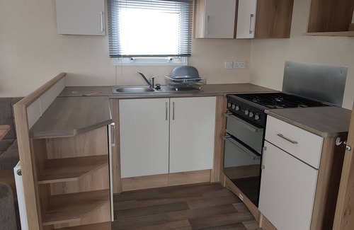 Brean House | Family-Friendly 8 Berth Caravan with Enclosed Garden and Pool