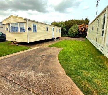 Patrington Haven House | Family-Friendly 8 Berth Static Caravan with Oceanfront Views