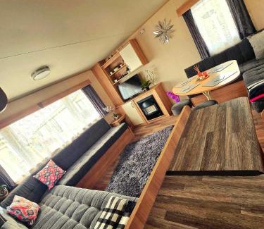 Patrington Haven House | Family-Friendly 8 Berth Static Caravan with Oceanfront Views