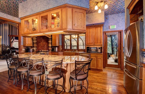 Estes Park Cabin | Exceptional 8 BR Mountain Lodge with Private Pool & Spa