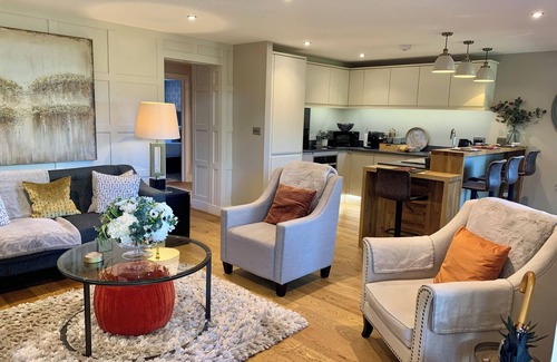 Malvern Apartment | Top-Rated Brunel House Apartment with Pool & Ocean View