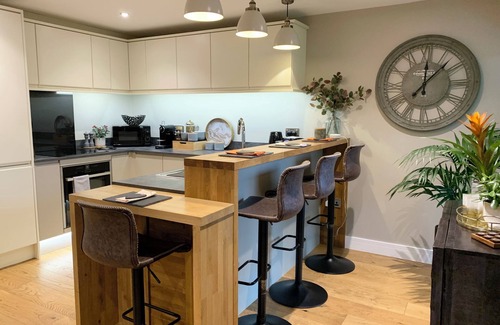 Malvern Apartment | Top-Rated Brunel House Apartment with Pool & Ocean View