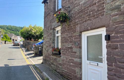 Crickhowell Apartment | Pet-Friendly Getaway at 8 Standard Street, The Bear Hotel