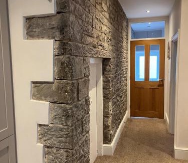 Crickhowell Apartment | Pet-Friendly Getaway at 8 Standard Street, The Bear Hotel