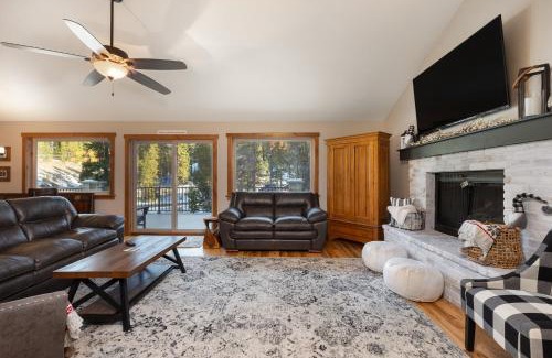 Crown House | Explore 8 Crown Drive: Ideal Retreat with Hot Tub & Dining
