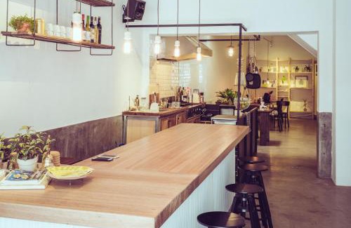 Hengchun Old Town Bed & Breakfast | Guest Rated 10/10 at 8 Door老宅民宿: Family-Friendly Escape