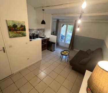 Saint-Aubin-de-Nabirat House | Gîte with Pool for 5 | Guest Rated 8.5/10 & Ocean View