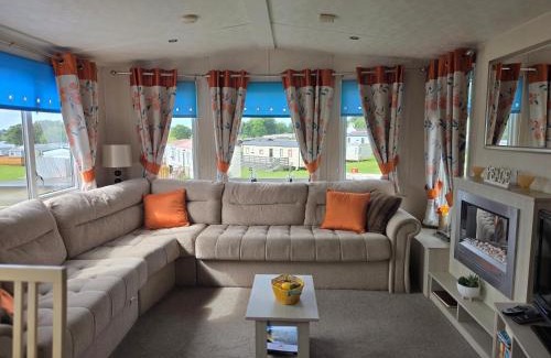 Balminnoch House | 8 Guests - Pet Friendly - Three Lochs Holiday Park