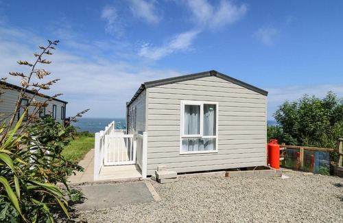 New Quay House | Experience 8 Harbour View: Premier Stay with Ocean Pool