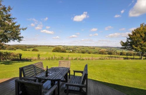 Dobwalls House | Experience 8 Horizon View: Pet-Friendly & Perfect for Families