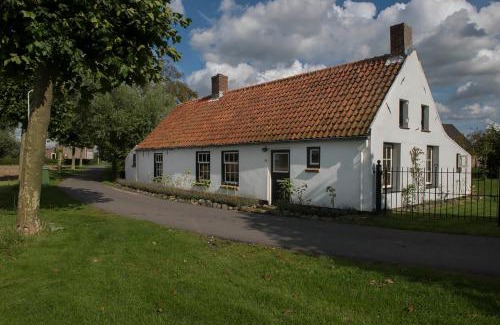 Sint Anna ter Muiden House | Relax at 8 Jonkvrouw Geilstraat: Pet & Child-Friendly Stay