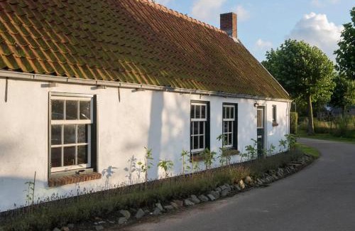 Sint Anna ter Muiden House | Relax at 8 Jonkvrouw Geilstraat: Pet & Child-Friendly Stay