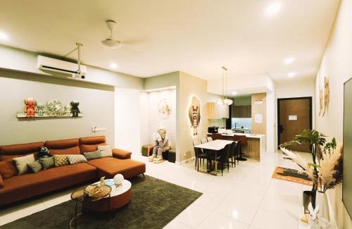Federal Territory of Kuala Lumpur Apartment | Premier 4-Bedroom Retreat with Pool in Kuala Lumpur
