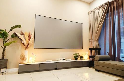 Federal Territory of Kuala Lumpur Apartment | Premier 4-Bedroom Retreat with Pool in Kuala Lumpur