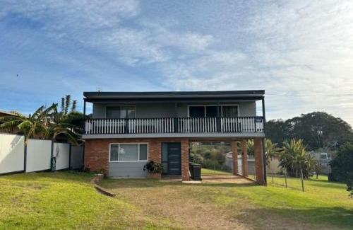 Wallaga Lake House | Family-Friendly Stay at 8 Lakeview Drive, Pets Welcome!