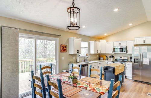 Dry Ridge House | 8 Mi to Ark Encounter: Family Home w/Deck & Grill