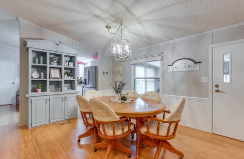 Linn Creek House | Idyllic Linn Creek Home with Lake Views Near the Beach