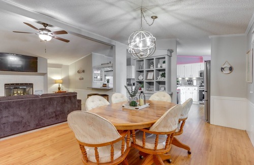 Linn Creek House | Idyllic Linn Creek Home with Lake Views Near the Beach