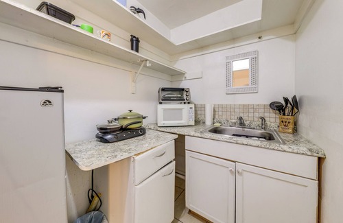 Miramar Apartment | 8 Mi to Beach! Miramar Guest Suite w/Pool Access