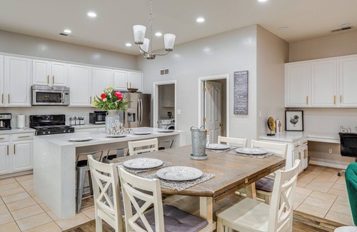 Greenacres House | 8 Mi to Beach Park: Bakersfield Gem w/Yard!