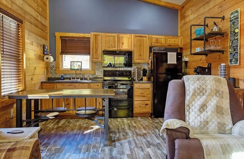Whittier Cabin | 8 mi to Casino 11 mi to Polar Express, Hot tub, robes and Views, dogs ok
