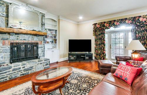 Gettysburg House | Inviting Gettysburg Estate with Pool & Child-Friendly Options