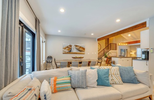 Chelan Cottage | 8 Mi to Echo Valley Ski Area: Home w/Hot Tub!