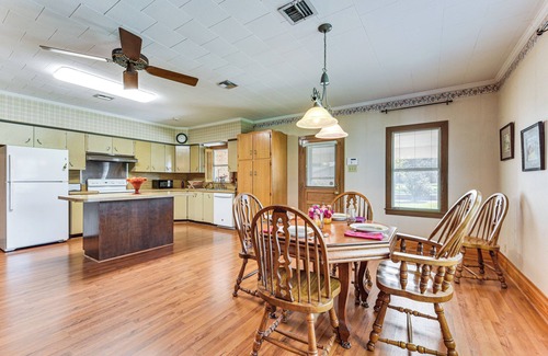 Broussard House | 8 Mi to Lafayette: Dog-Friendly Home w/Large Yard