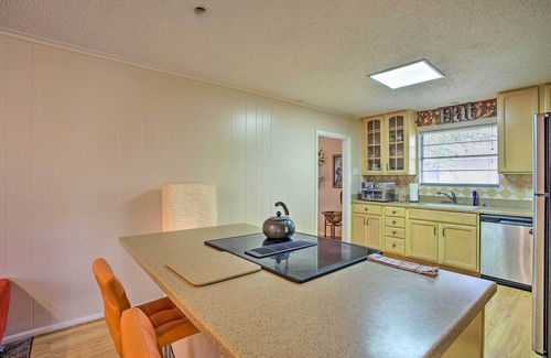 Garland House | Relaxing Creekside Retreat with Patio & Grill near Dallas