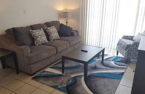 Winchester Apartment | Convenient Stay 8 Min to the Strip with Kitchen Access