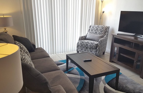 Winchester Apartment | Convenient Stay 8 Min to the Strip with Kitchen Access