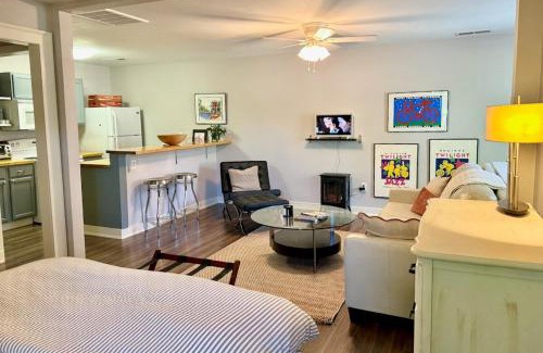 Athens House | 8 min to UGA NEW Lake Loft Apt near downtown Athens at UGA free wifi and coffee