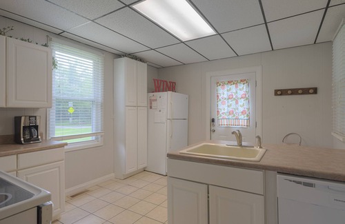 Christiansburg House | Conveniently Located Hotel Near VT, RU & Aquatic Center