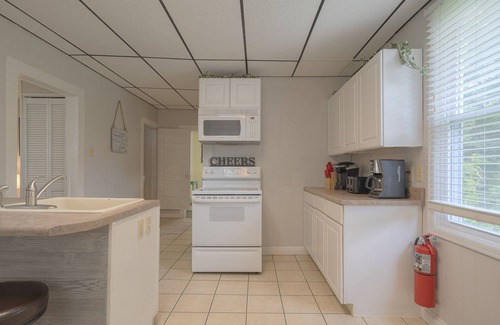 Christiansburg House | Conveniently Located Hotel Near VT, RU & Aquatic Center