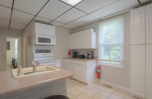 Christiansburg House | Conveniently Located Hotel Near VT, RU & Aquatic Center