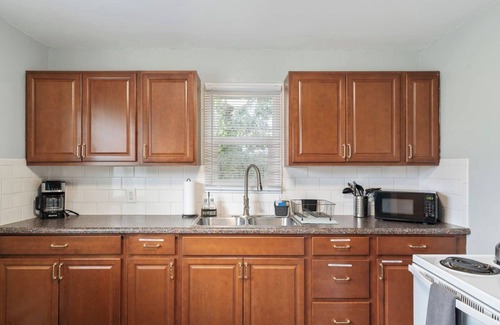 Cheyenne House | Spacious 4-Bedroom Duplex with Hot Tub & 2 Kitchens