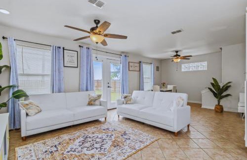 Port Isabel House | Modern 3BR Retreat: Just 8 Min to Beach & Ocean Views