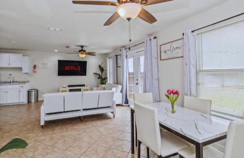Port Isabel House | Modern 3BR Retreat: Just 8 Min to Beach & Ocean Views